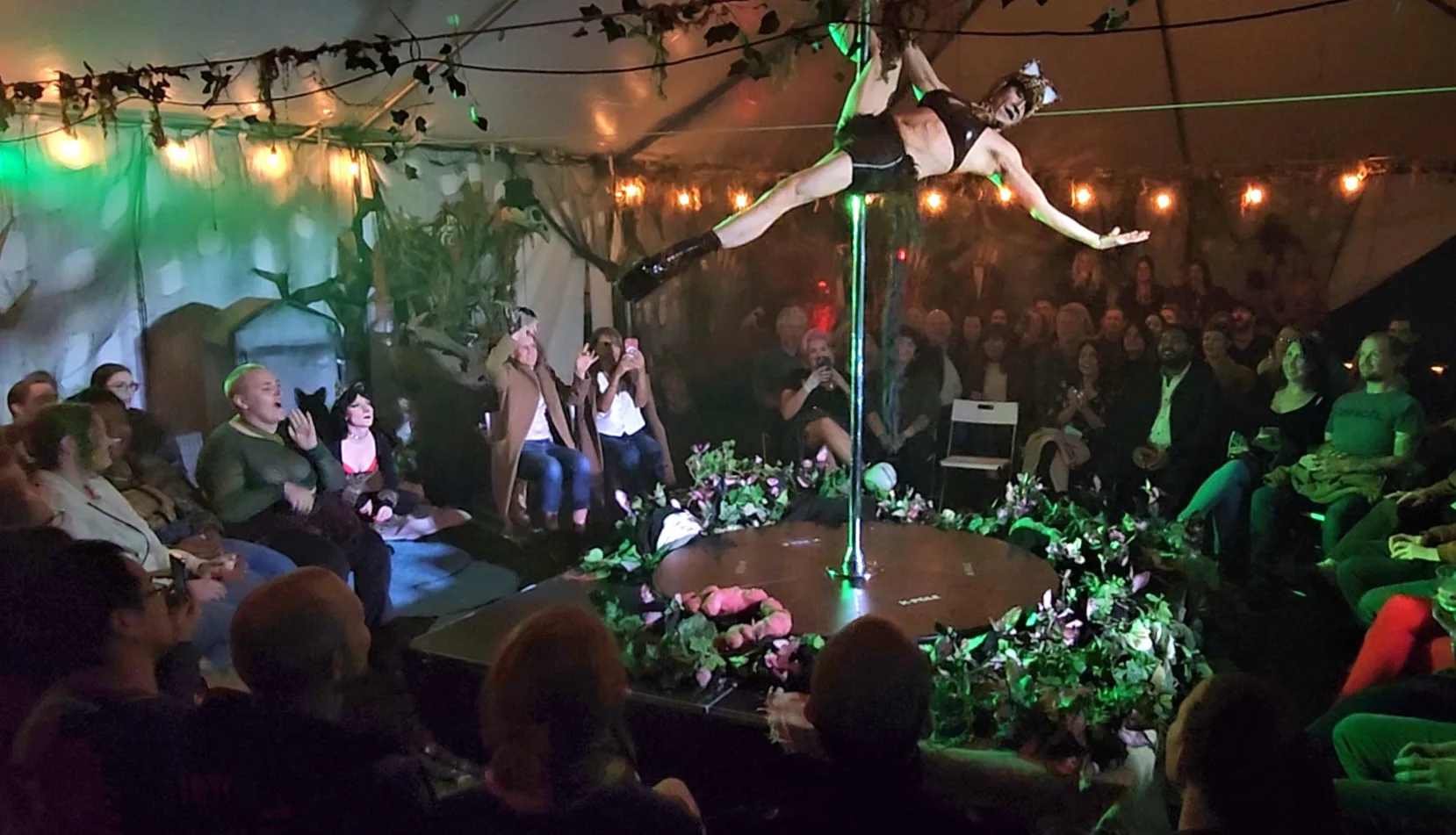 Pole horizontal split - The Shine 2023